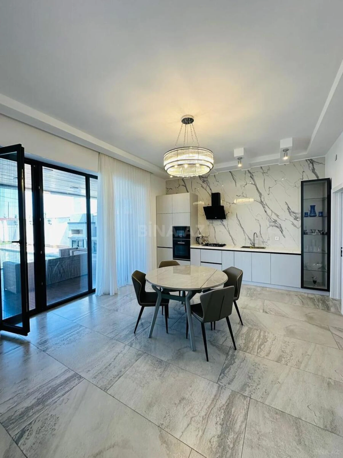 Kirayə verilir 4 otaqlı həyət evi 212 m²