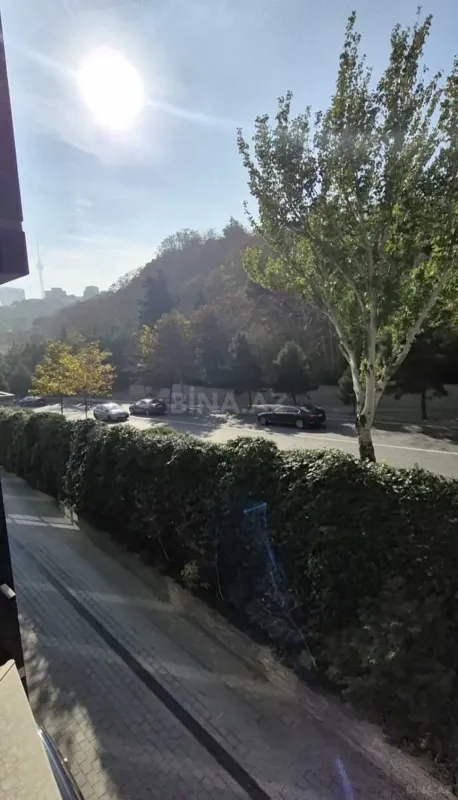 Kirayə verilir 2 otaqlı mənzil 107 m²