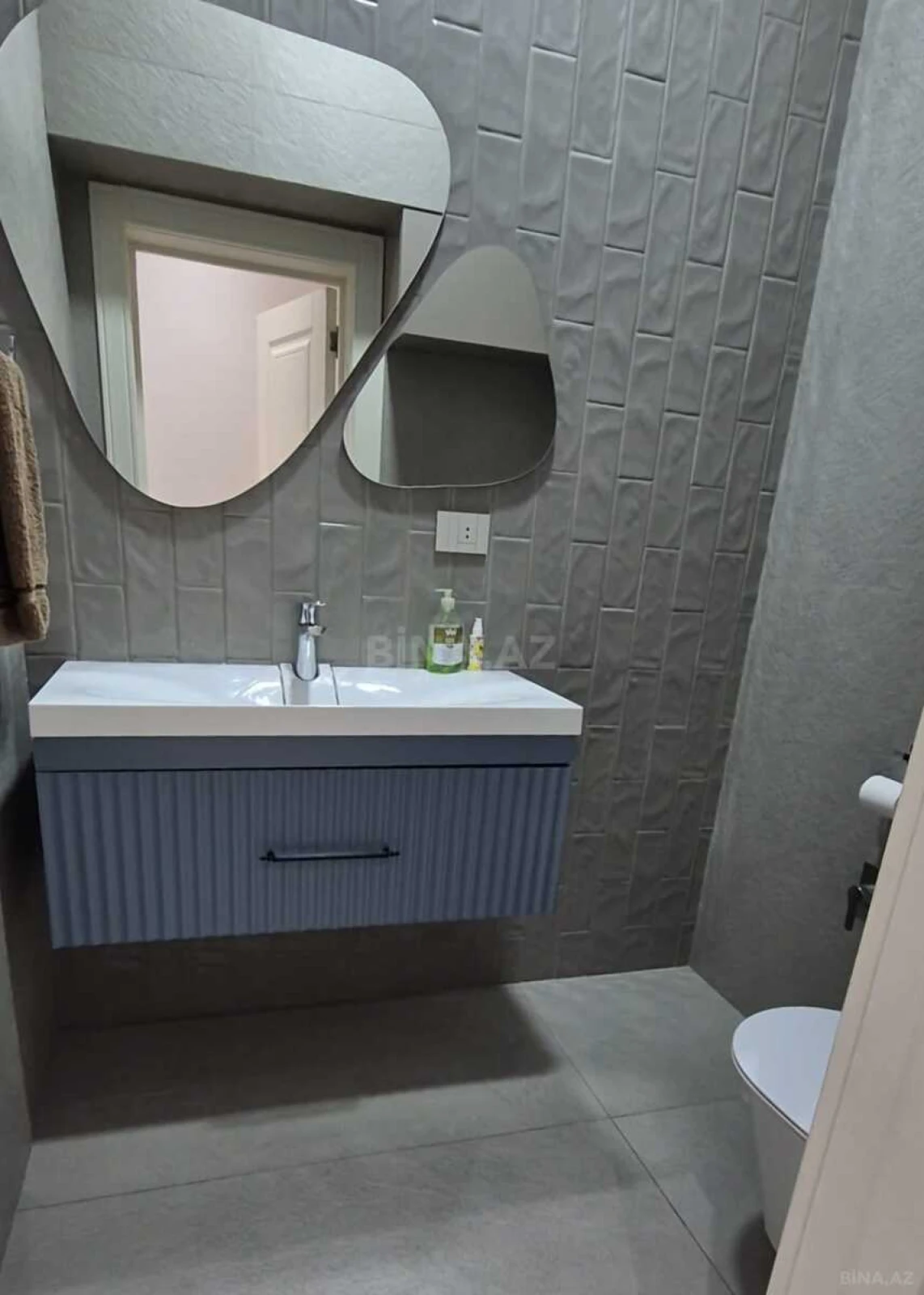 Kirayə verilir 2 otaqlı mənzil 107 m²