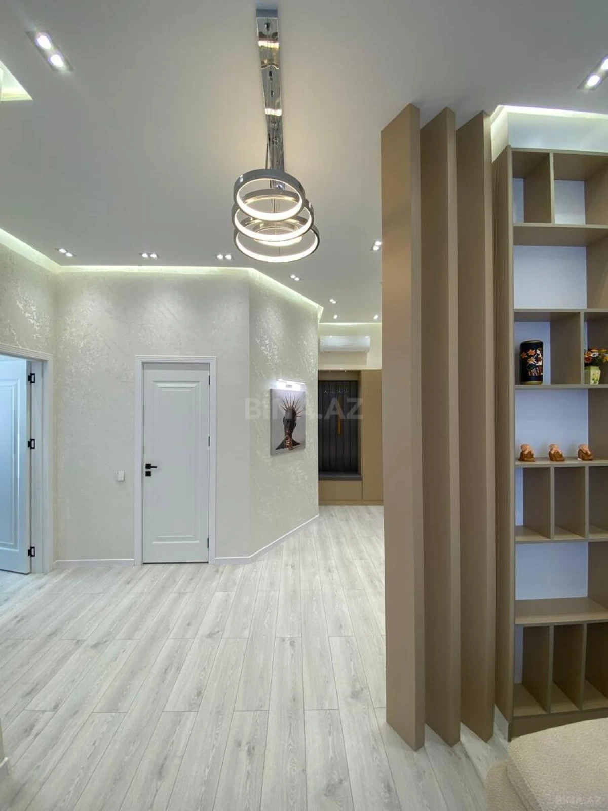 Kirayə verilir 2 otaqlı mənzil 85 m²