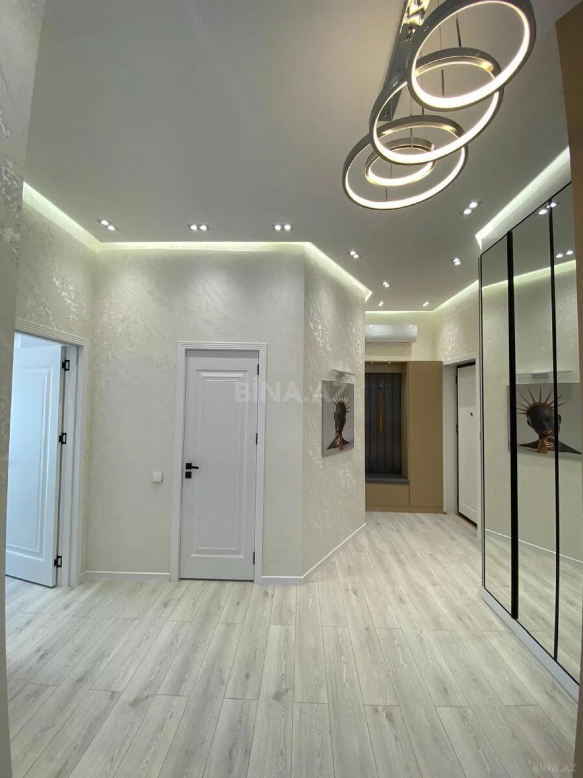 Kirayə verilir 2 otaqlı mənzil 85 m²