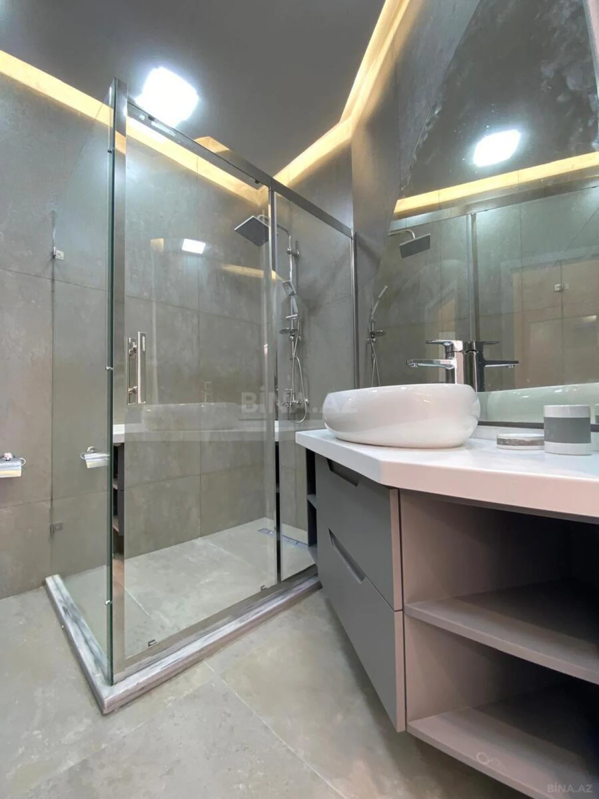 Kirayə verilir 2 otaqlı mənzil 85 m²