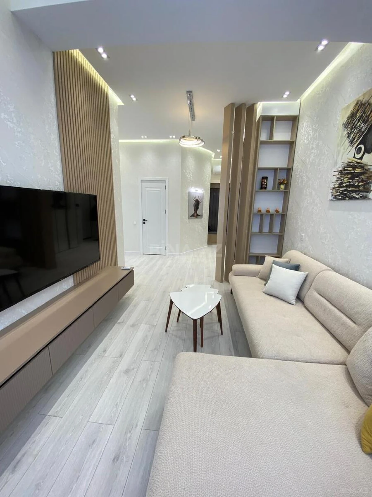 Kirayə verilir 2 otaqlı mənzil 85 m²