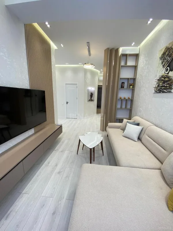 Kirayə verilir 2 otaqlı mənzil 85 m²