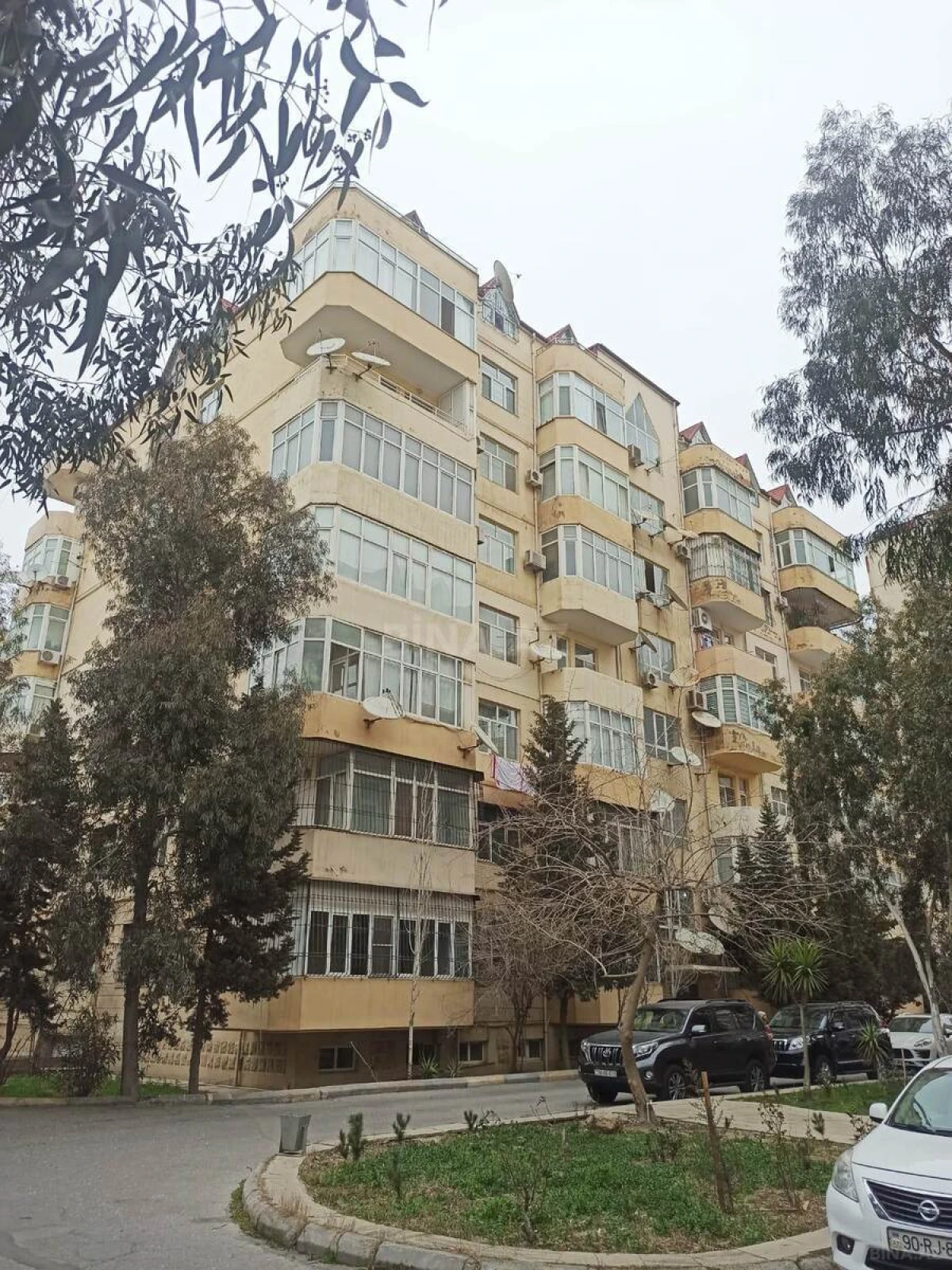 Satılır 3 otaqlı mənzil 170 m²
