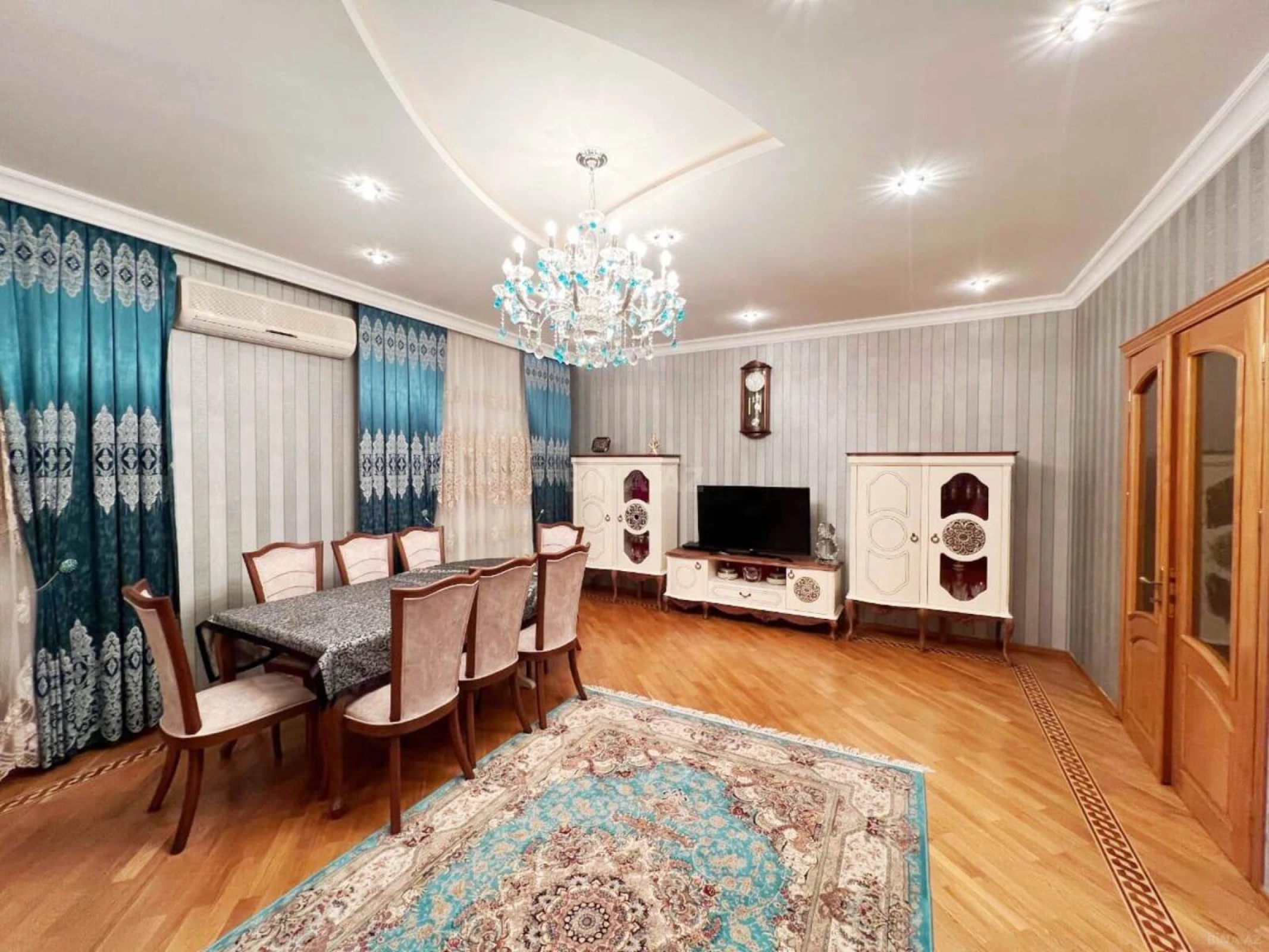 Satılır 3 otaqlı mənzil 170 m²