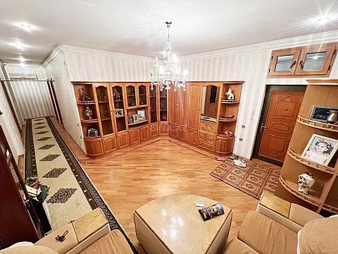 Satılır 3 otaqlı mənzil 170 m²