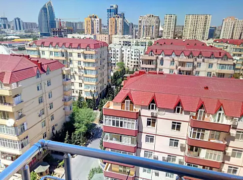 Satılır 3 otaqlı mənzil 170 m²