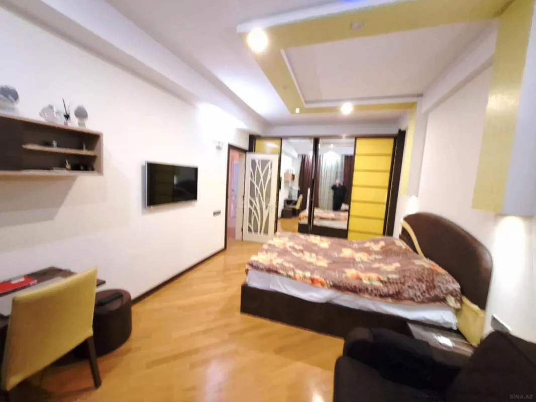 Satılır 3 otaqlı mənzil 130 m²