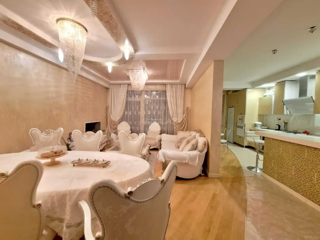 Satılır 3 otaqlı mənzil 130 m²