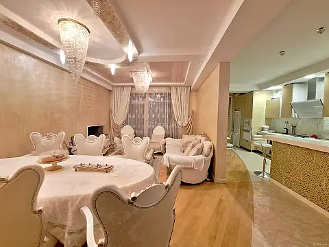 Satılır 3 otaqlı mənzil 130 m²