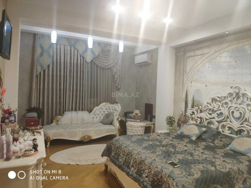 Satılır 3 otaqlı mənzil 130 m²