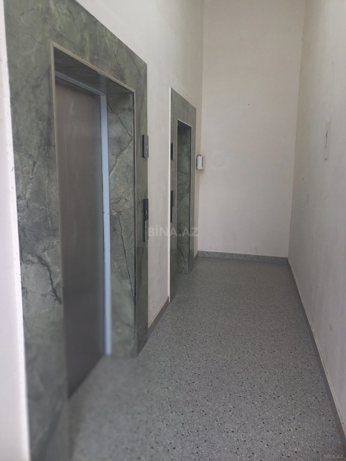 Satılır 3 otaqlı mənzil 92 m²