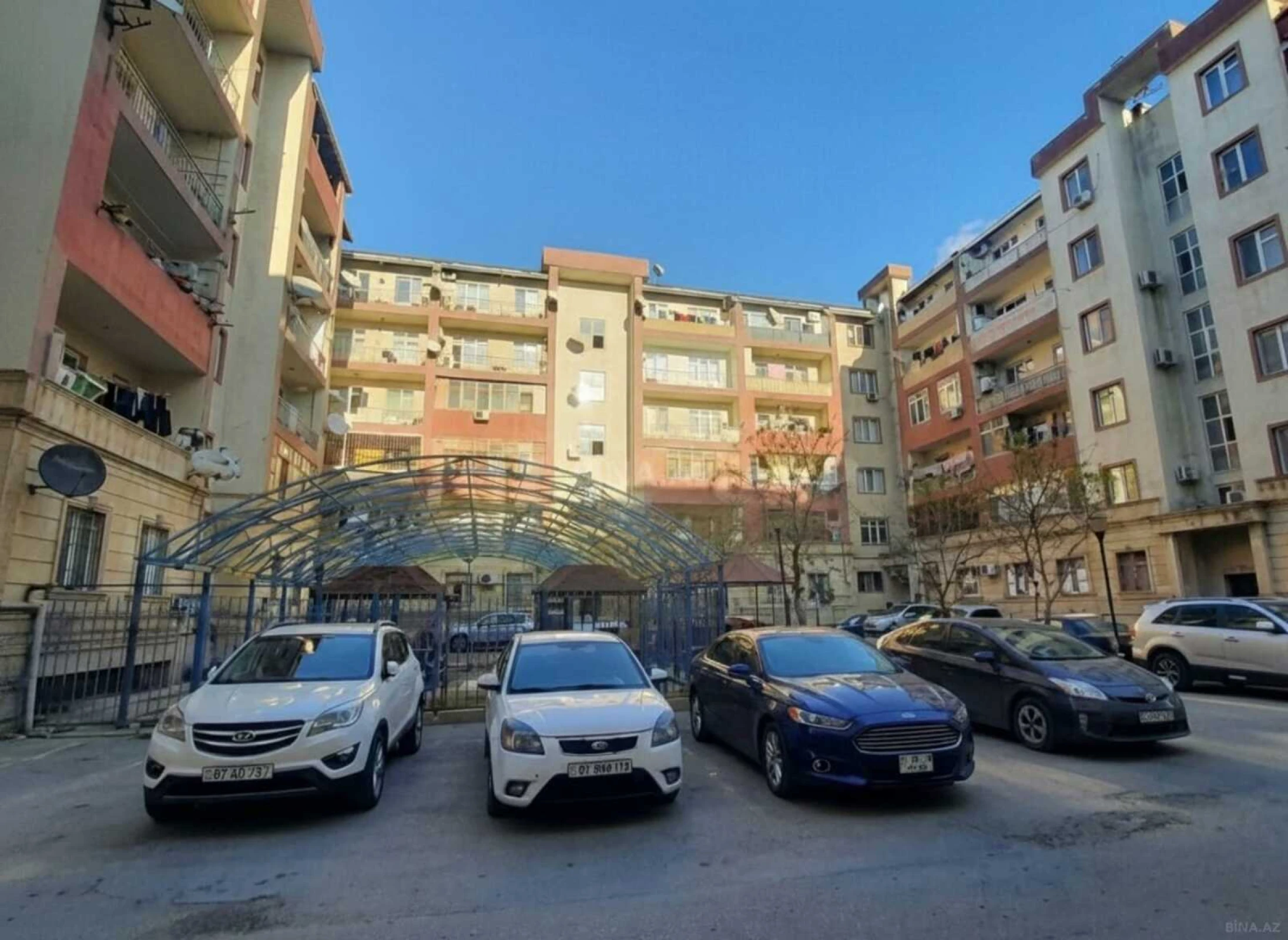 Satılır 2 otaqlı mənzil 75 m²