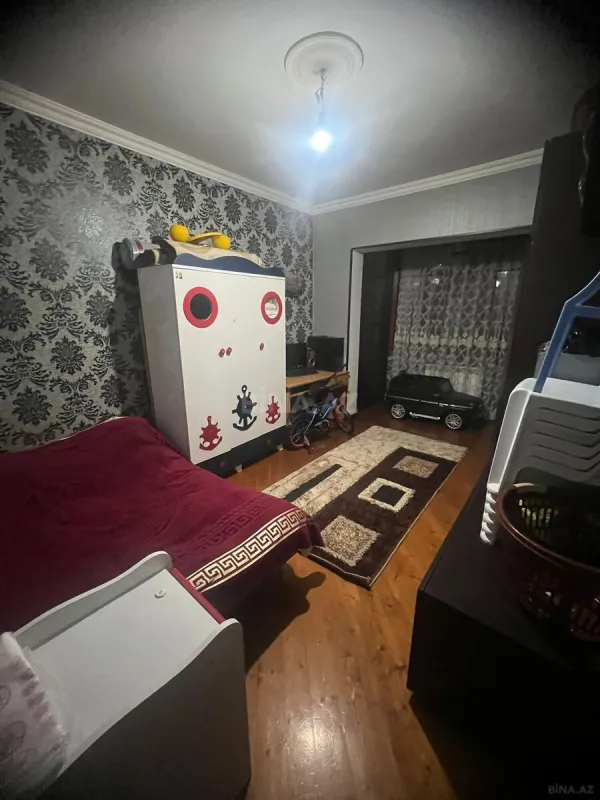 Satılır 4 otaqlı mənzil 100 m²