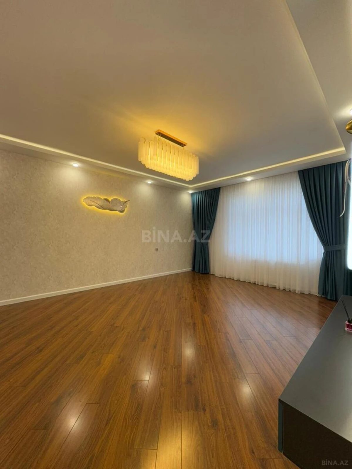 Satılır 2 otaqlı mənzil 84 m²