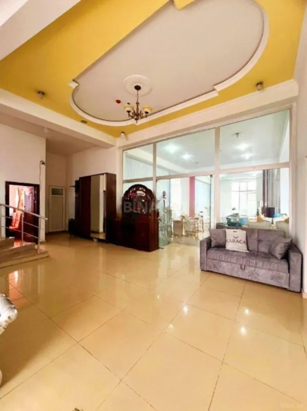 Kirayə verilir obyekt 1050 m²