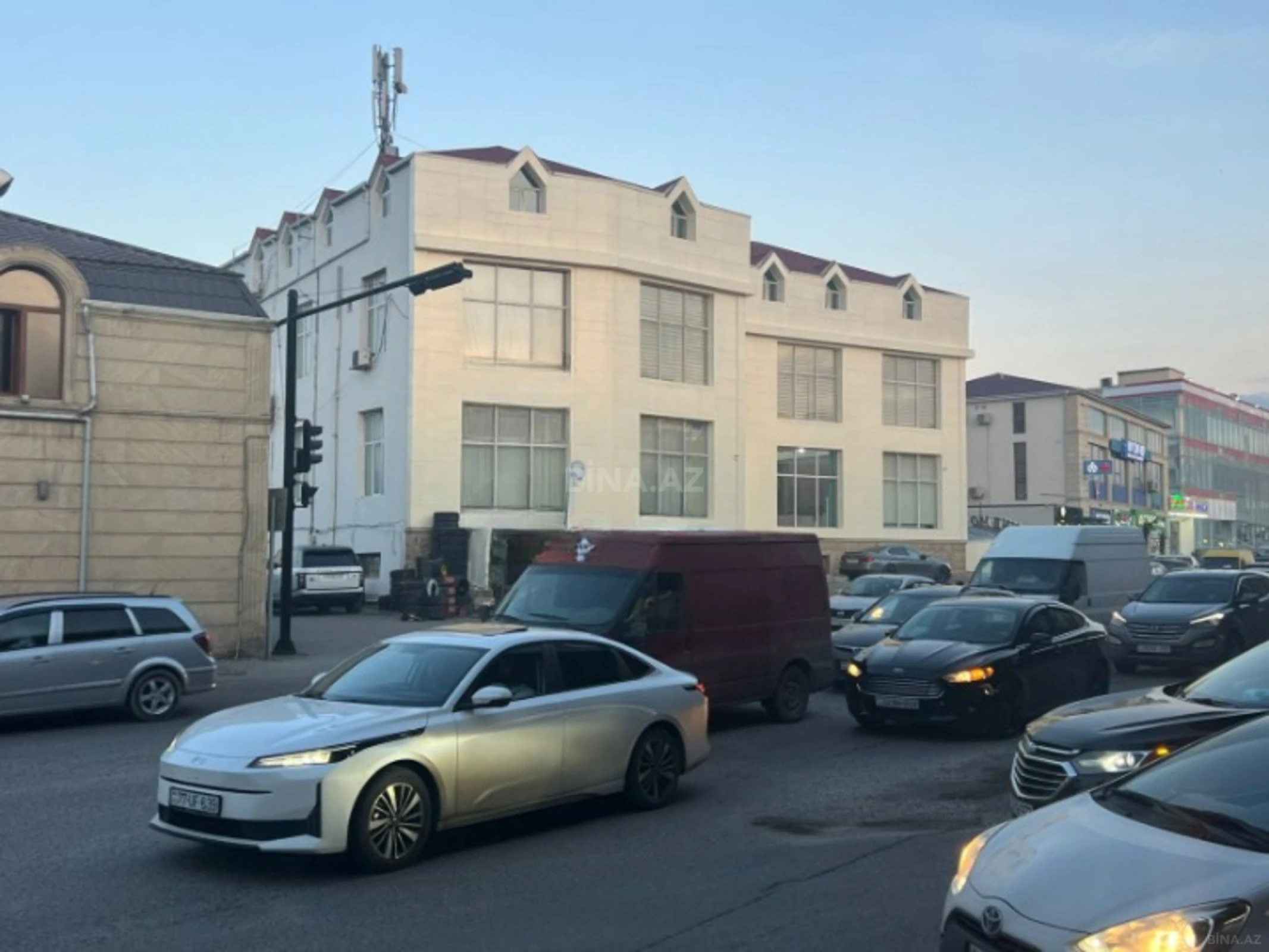 Kirayə verilir obyekt 1050 m²