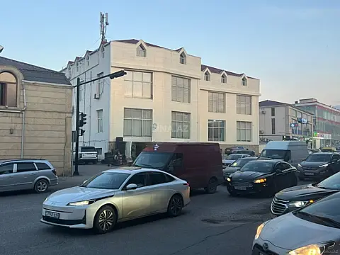 Kirayə verilir obyekt 1050 m²