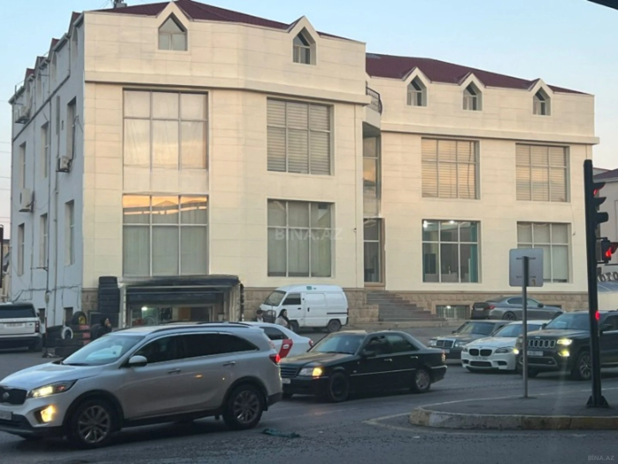 Kirayə verilir obyekt 1050 m²