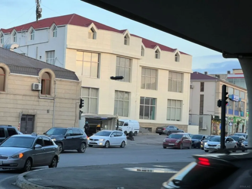 Kirayə verilir obyekt 1050 m²