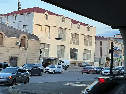 Kirayə verilir obyekt 1050 m²