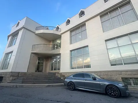 Kirayə verilir obyekt 1050 m²