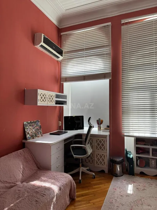 Satılır 4 otaqlı mənzil 210 m²