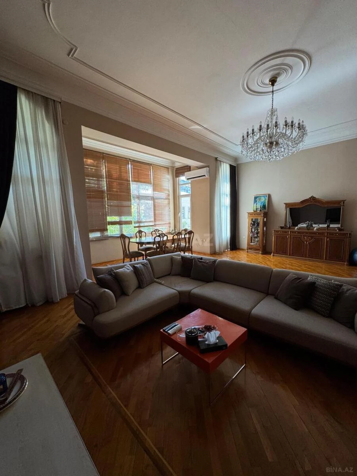 Satılır 4 otaqlı mənzil 210 m²