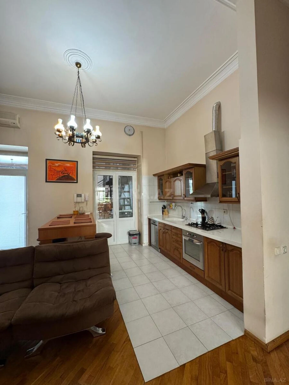 Satılır 4 otaqlı mənzil 210 m²
