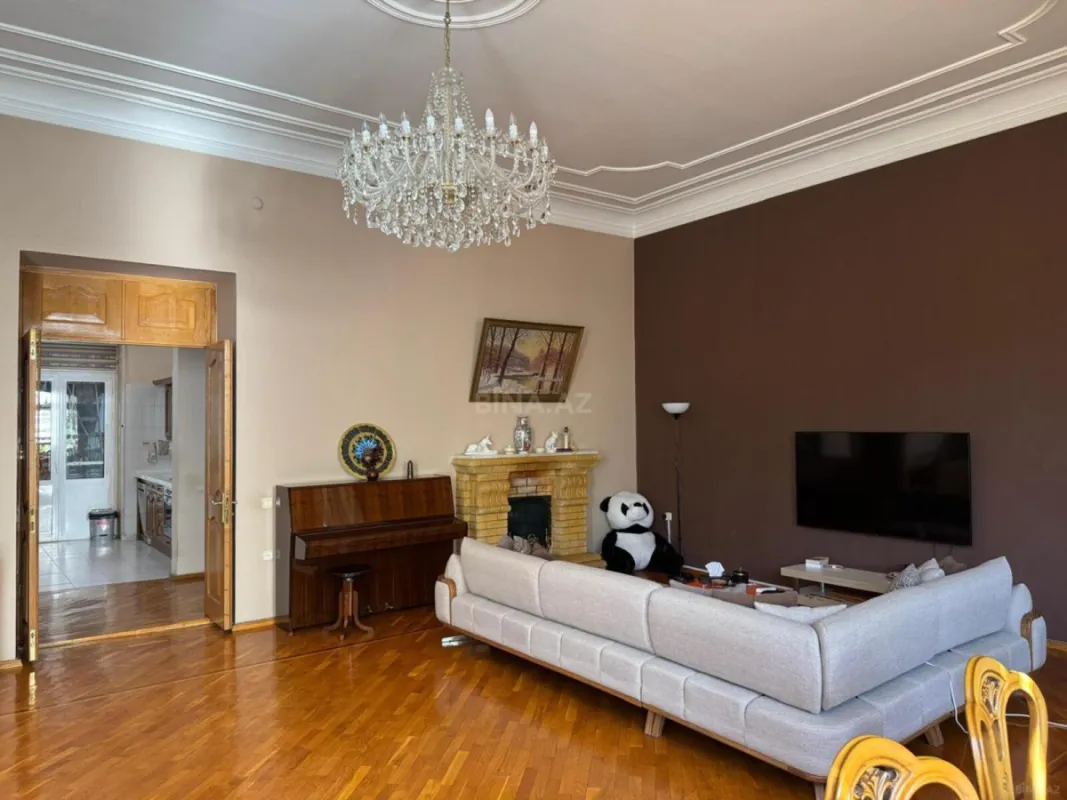 Satılır 4 otaqlı mənzil 210 m²