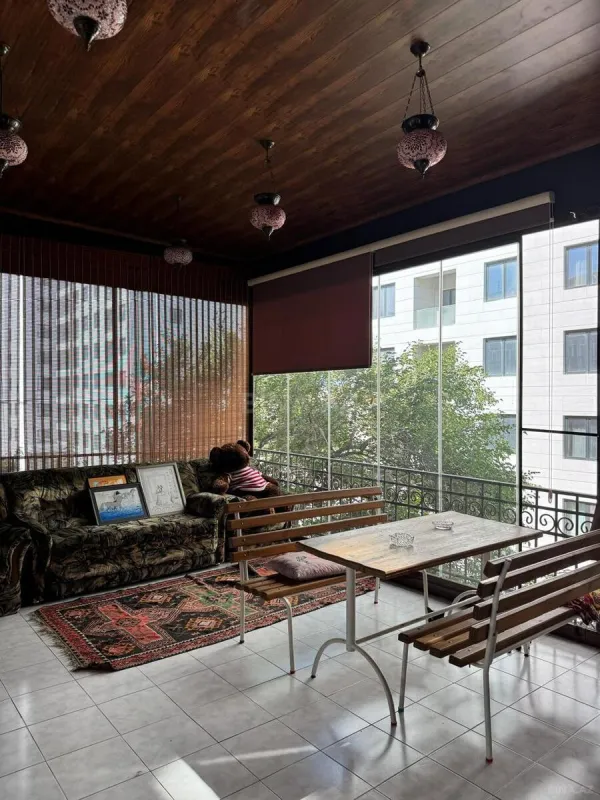 Satılır 4 otaqlı mənzil 210 m²