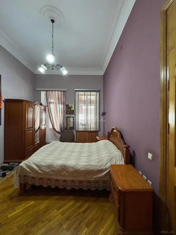 Satılır 4 otaqlı mənzil 210 m²
