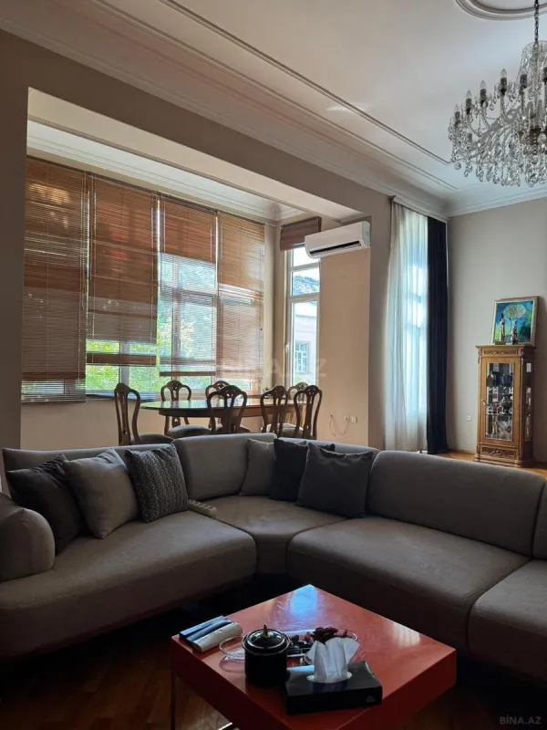 Satılır 4 otaqlı mənzil 210 m²