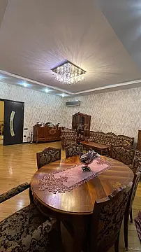 Satılır 4 otaqlı mənzil 180 m²