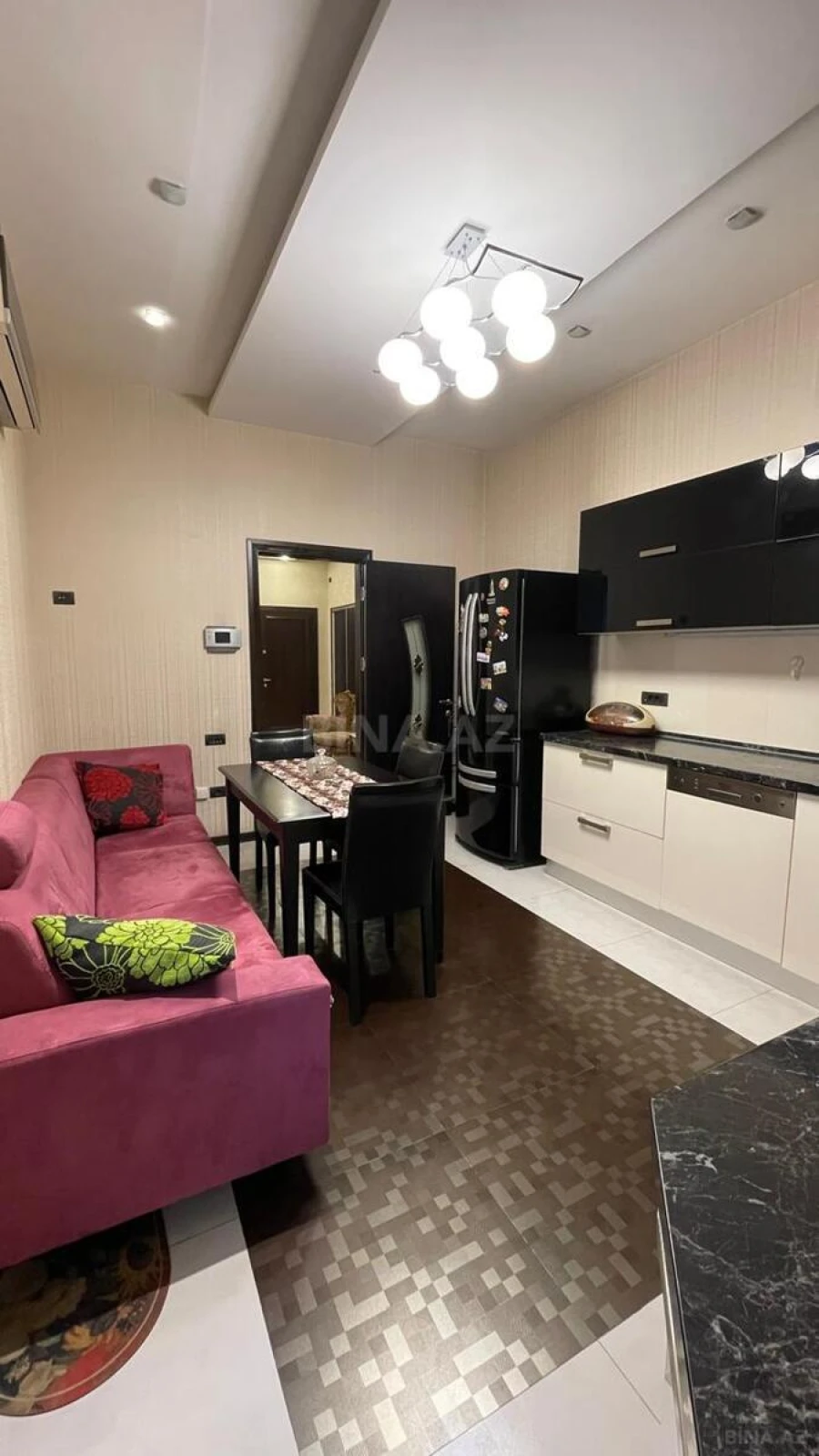 Satılır 4 otaqlı mənzil 180 m²