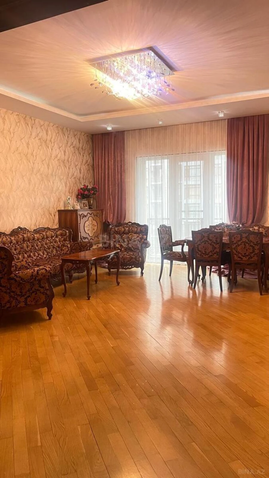 Satılır 4 otaqlı mənzil 180 m²