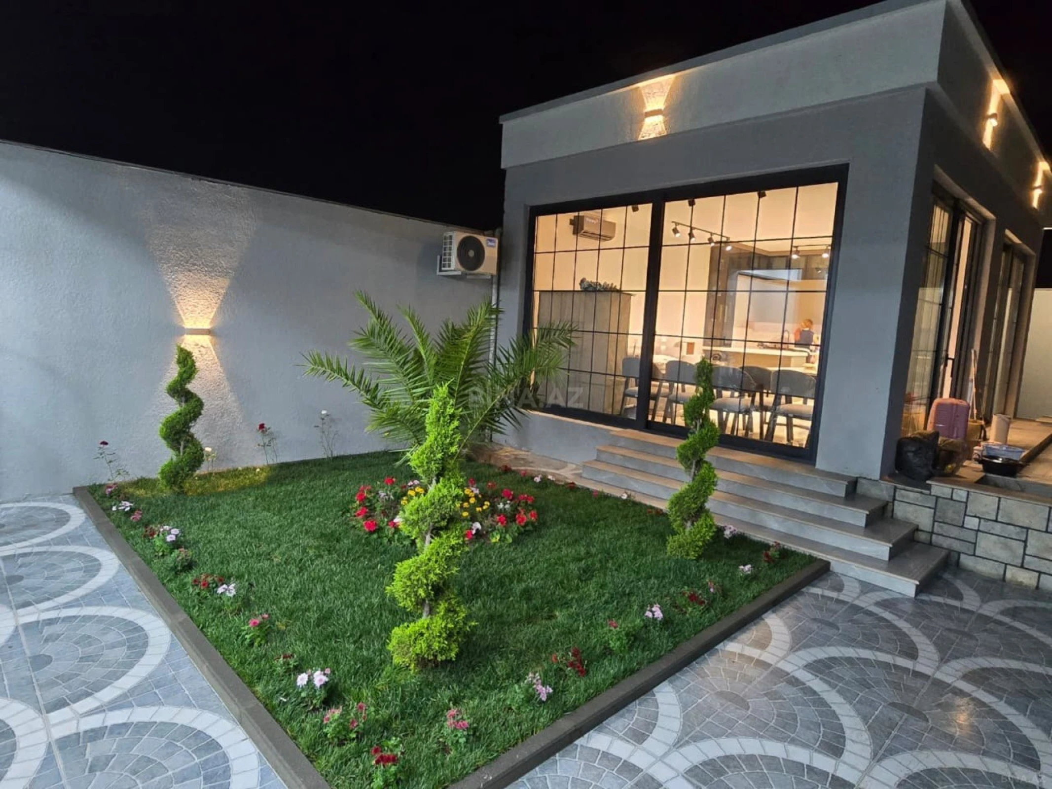 Satılır 5 otaqlı həyət evi 250 m²