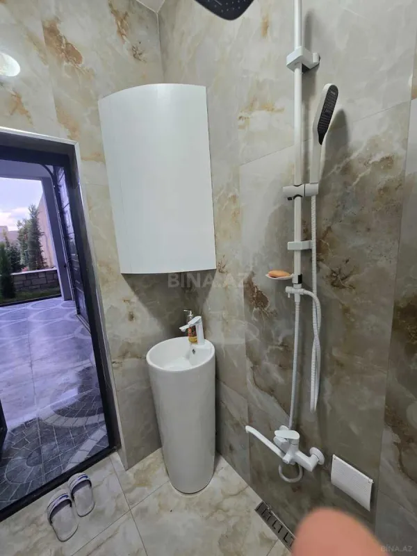 Satılır 5 otaqlı həyət evi 250 m²