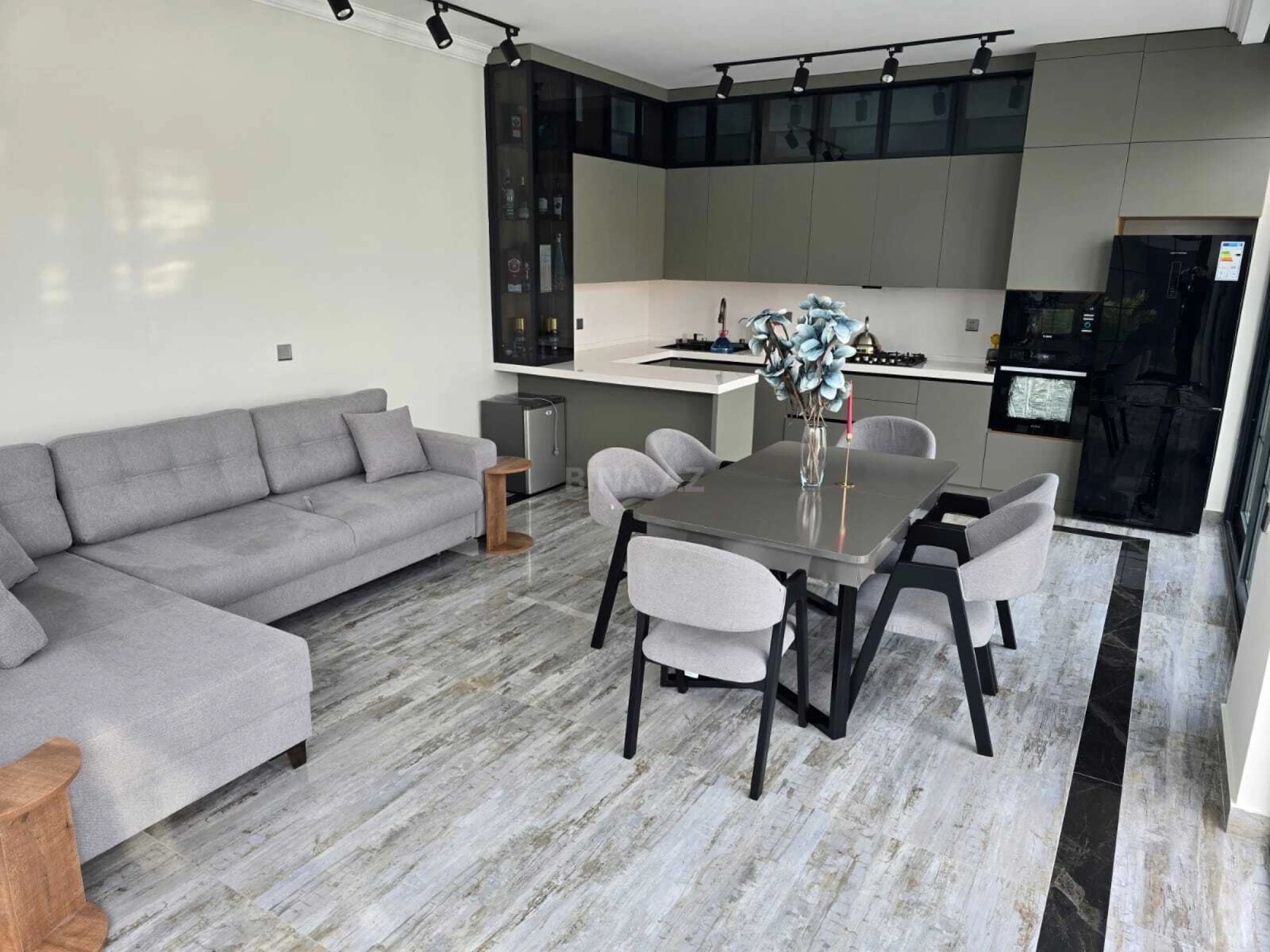 Satılır 5 otaqlı həyət evi 250 m²