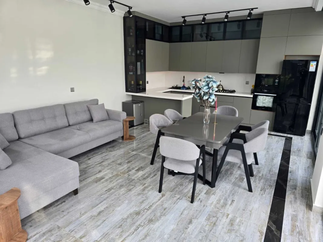 Satılır 5 otaqlı həyət evi 250 m²