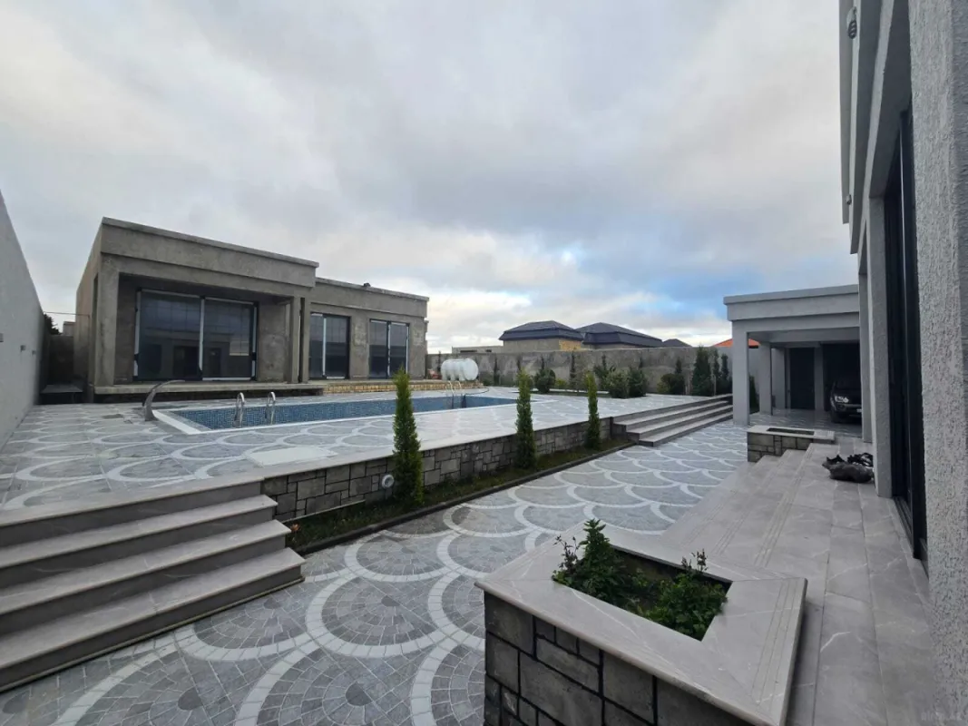 Satılır 5 otaqlı həyət evi 250 m²