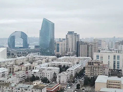 Satılır 3 otaqlı mənzil 125 m²