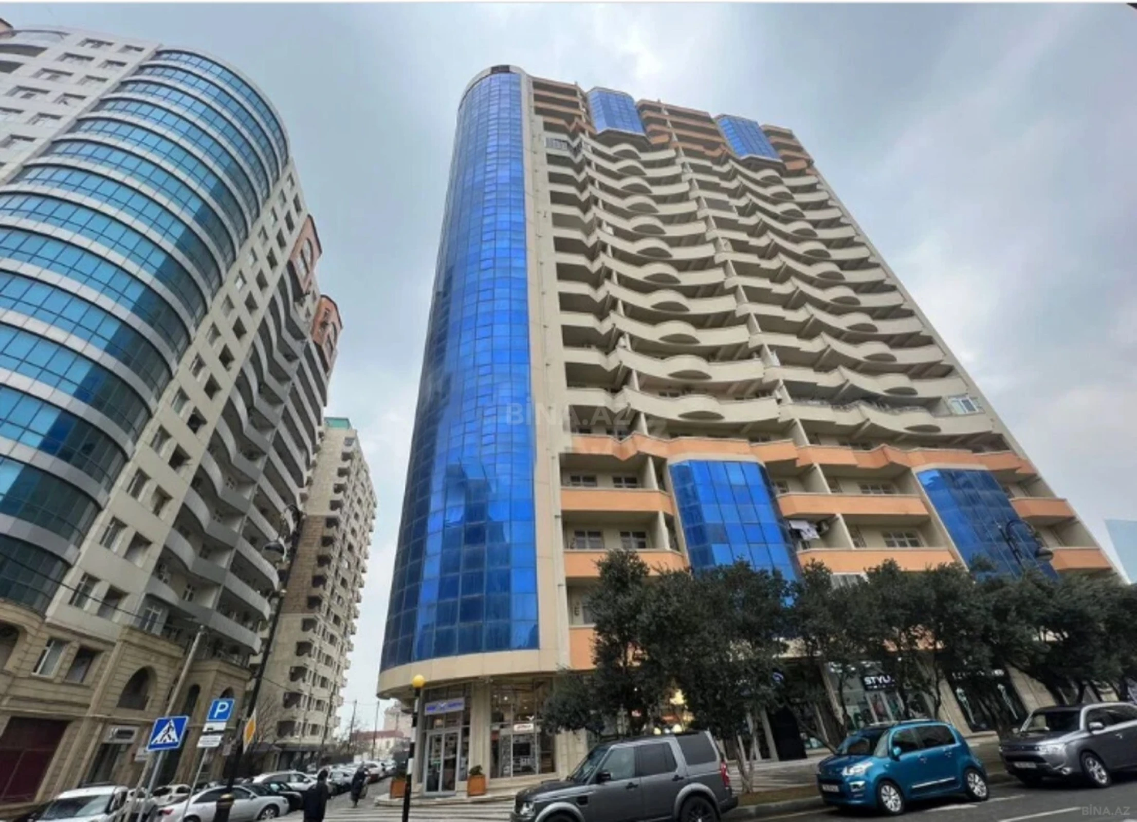 Satılır 3 otaqlı mənzil 125 m²