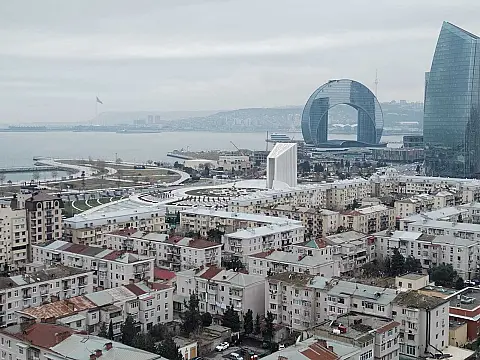 Satılır 3 otaqlı mənzil 125 m²