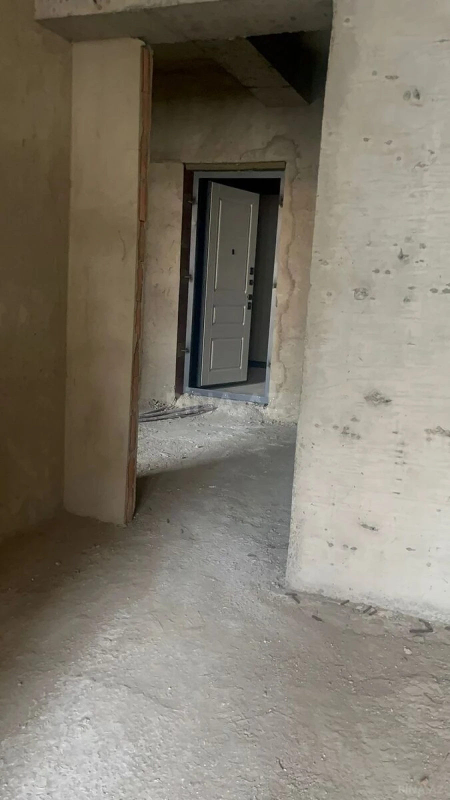 Satılır 2 otaqlı mənzil 77 m²