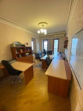 Kirayə verilir 3 otaqlı ofis 160 m²