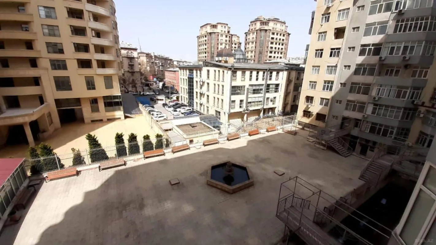 Kirayə verilir 4 otaqlı mənzil 210 m²