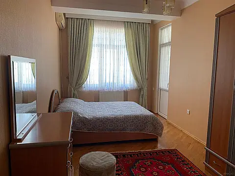 Kirayə verilir 4 otaqlı mənzil 210 m² — Bakı, Nizami 4 otaq 210.00 m²