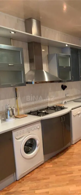 Kirayə verilir 4 otaqlı mənzil 210 m²